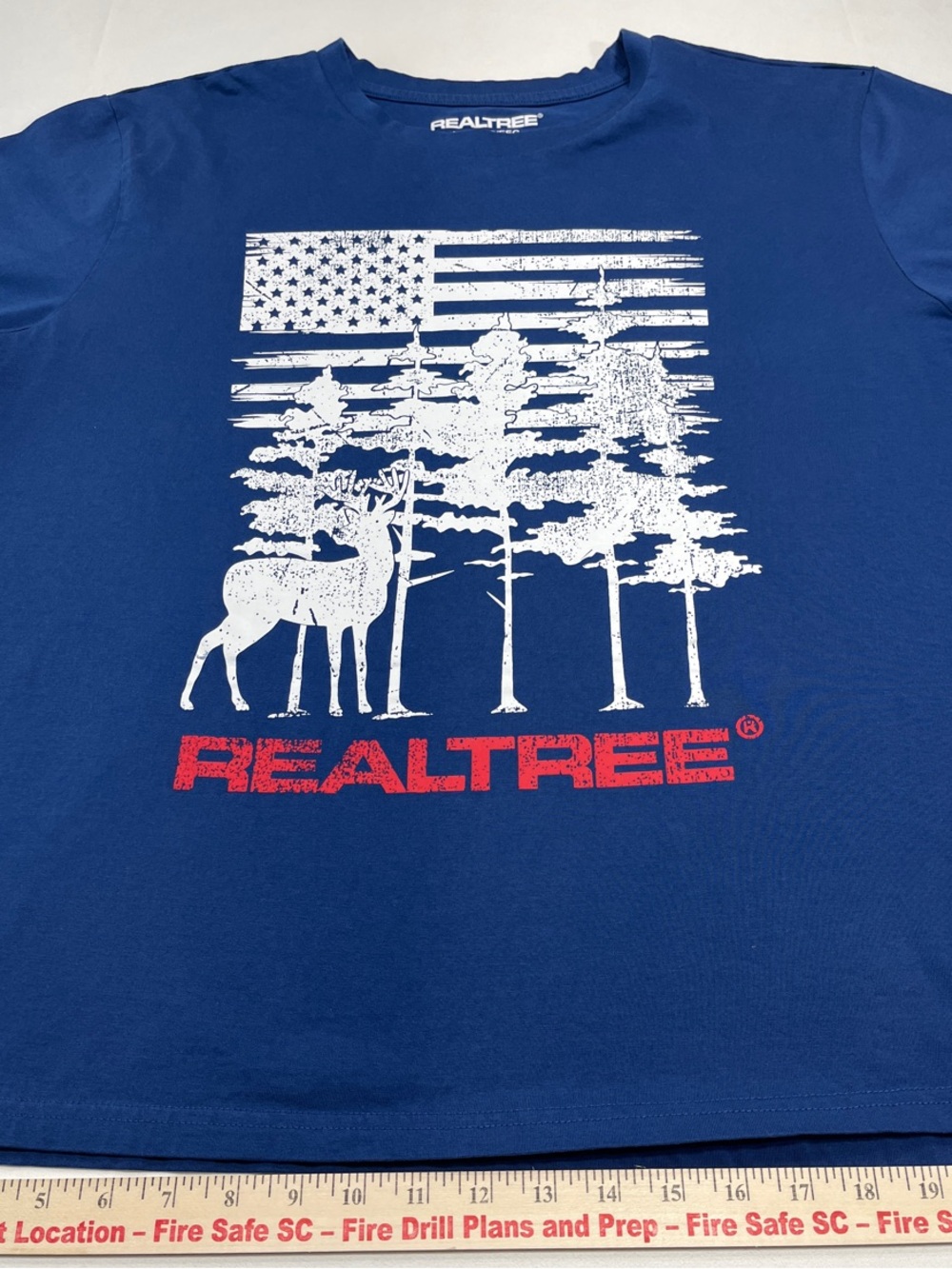Realtree Men’s XXL Blue American Flag Buck Graphic T-Shirt Hunting Outdoors